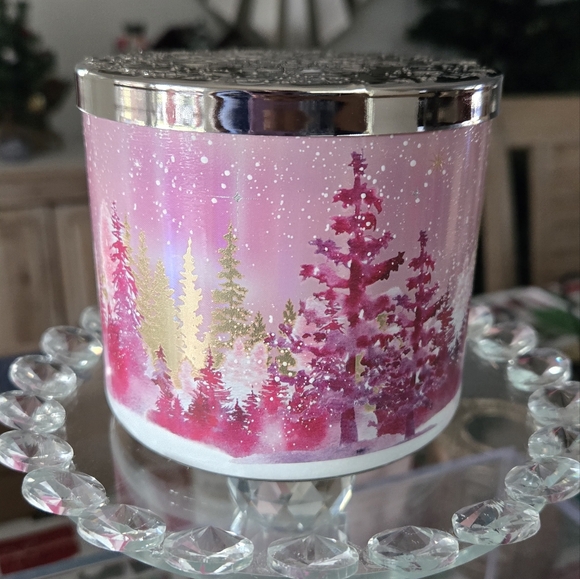 Strawberry Snowflakes Bath & Body Candle - Picture 8 of 9